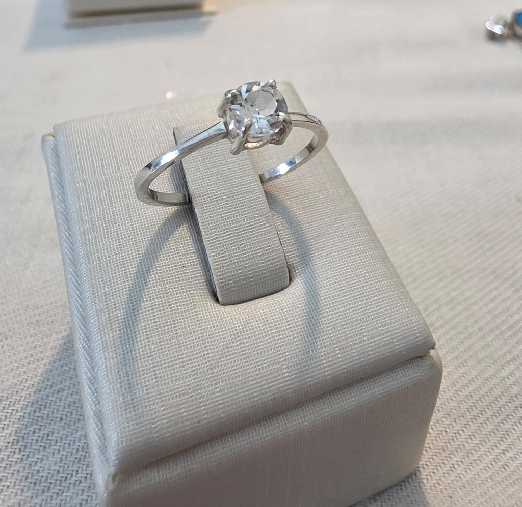 Fleur de Glace 04 Anel em Prata 925 e Topázio Branco.