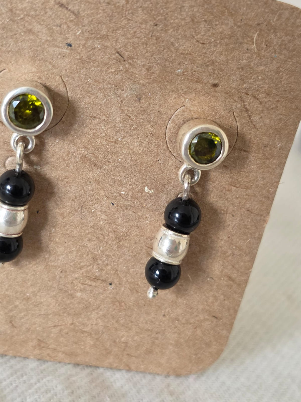 Brincos em Prata 925, Ônix e Peridoto bf402e