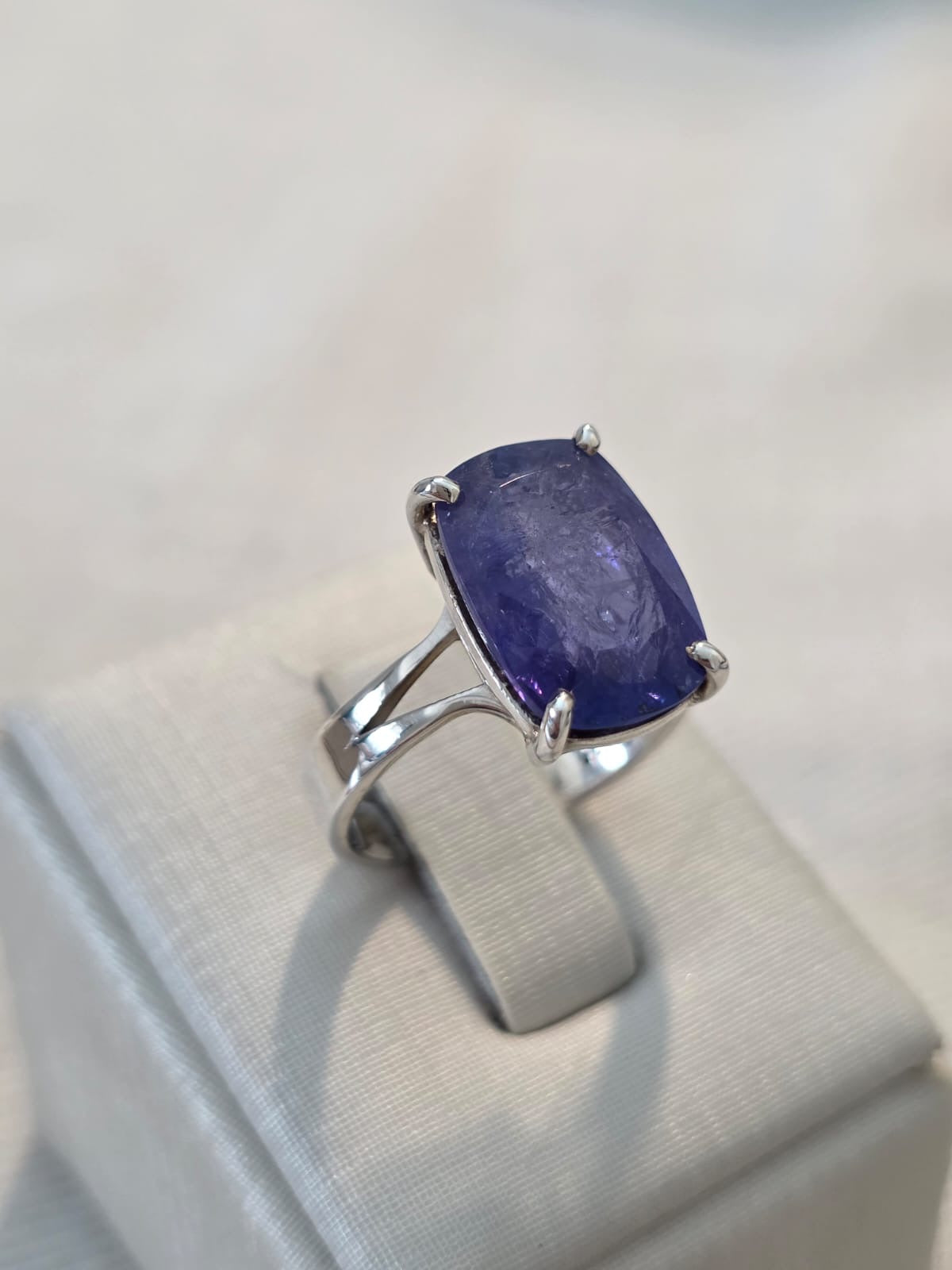 Anel Ukali 01. Anel em Prata 925 e Tanzanita.