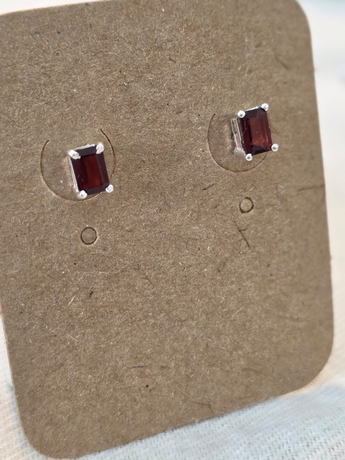 Brincos em Prata 925 e Granada bf400