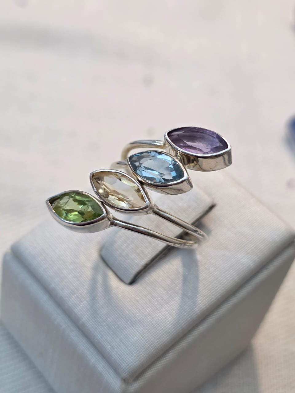 Anel em Prata 925, Topázio Sky,  Peridoto, Ametista e Citrino af324