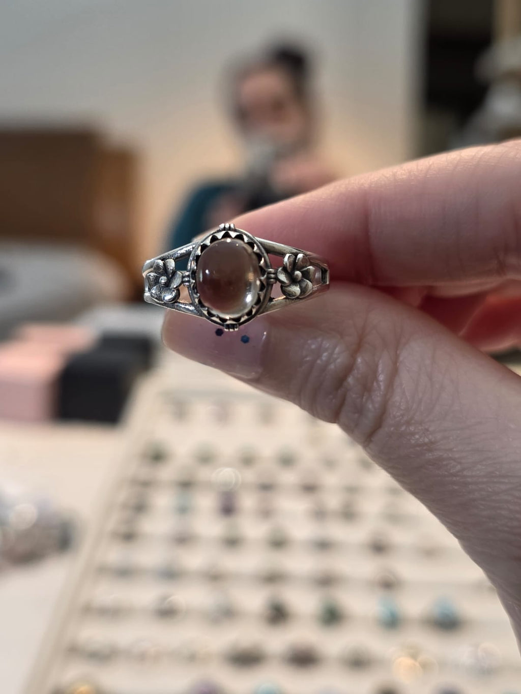 Anel em Prata 925 e Cristal de Quartzo Fume af354c