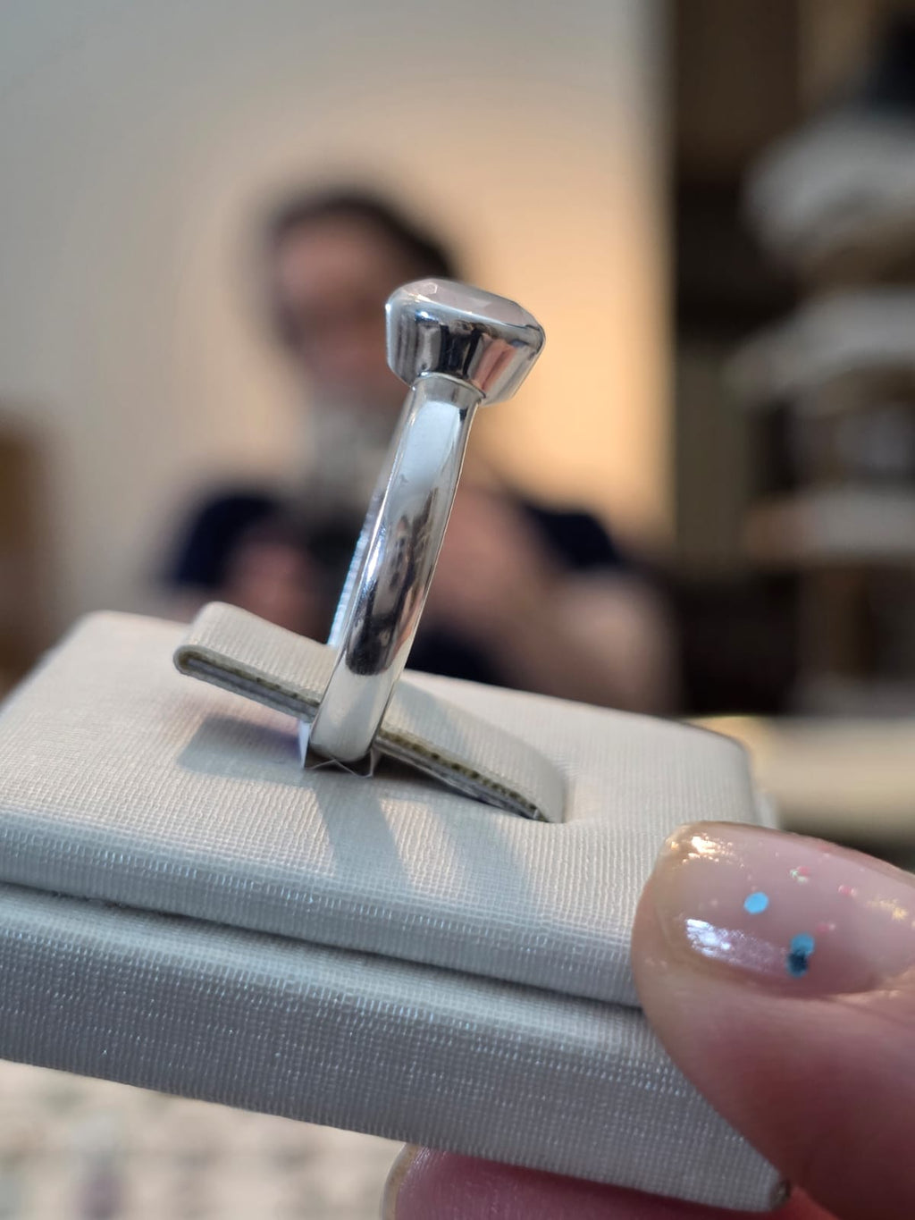 Anel em Prata 925 e Cristal de Quartzo Rosa Af485b