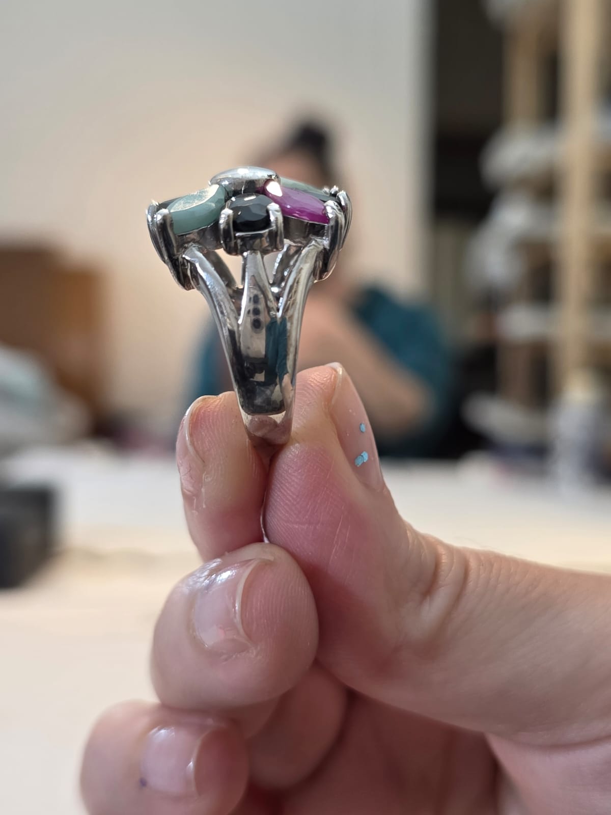 Anel Prata 925 e Mix de Pedras af 197. Rubi, Safira e Esmeralda. 