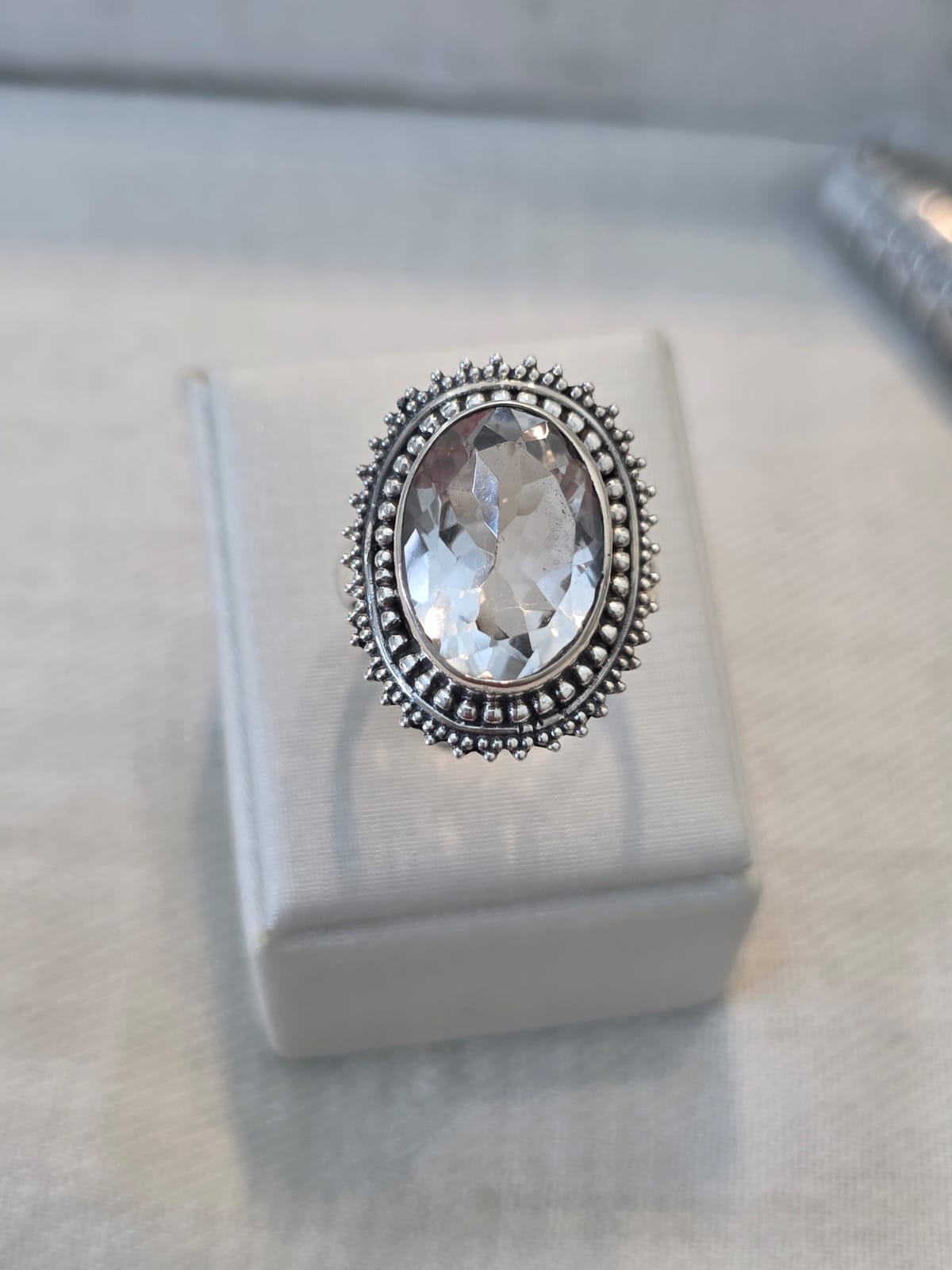 Anel em Prata 925 e Cristal de Quartzo af570b