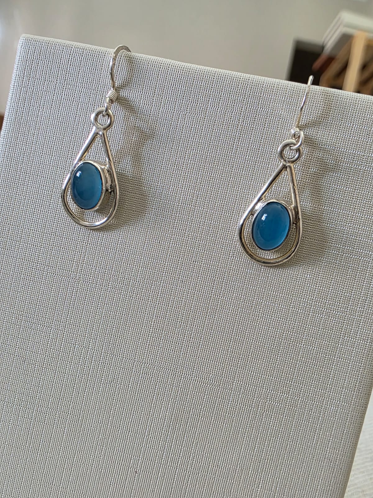 Brinco em Prata 925 e Calcedonia Azul 272a