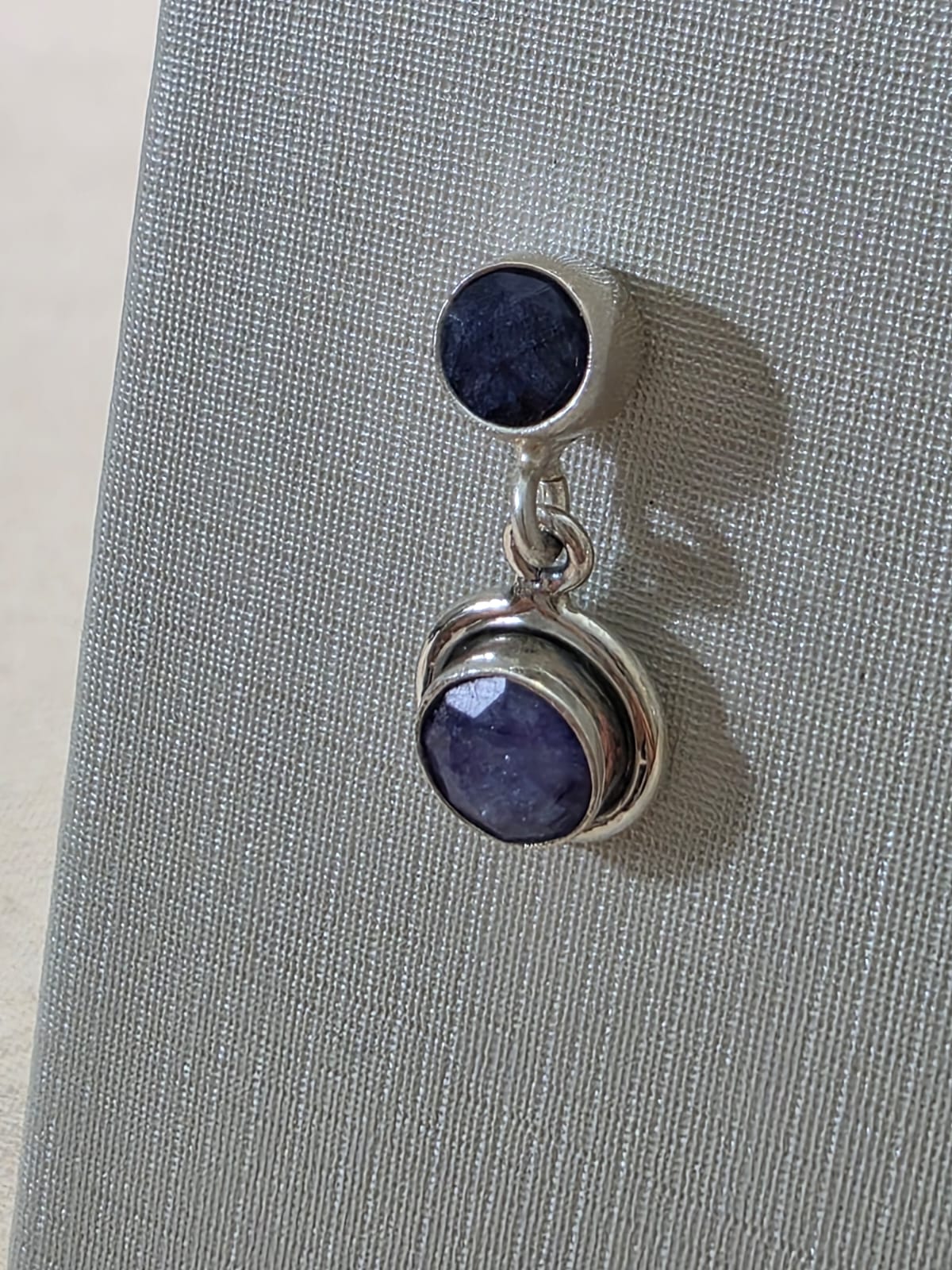 Brinco em Prata 925 e Safira 258a