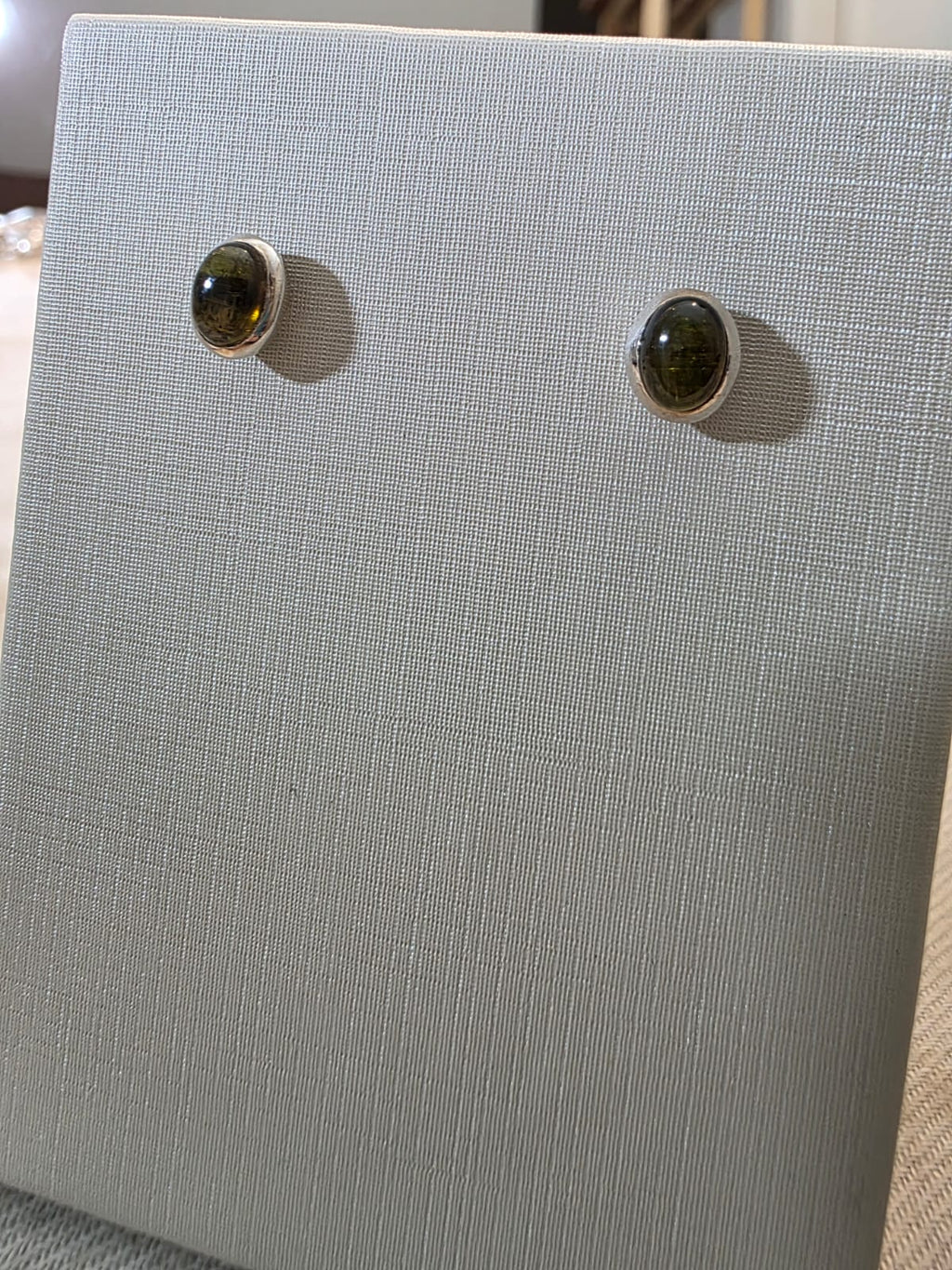 Brinco em Prata 925 e Turmalina Verde bf218b
Dimensões 8,5mm
R$ 298