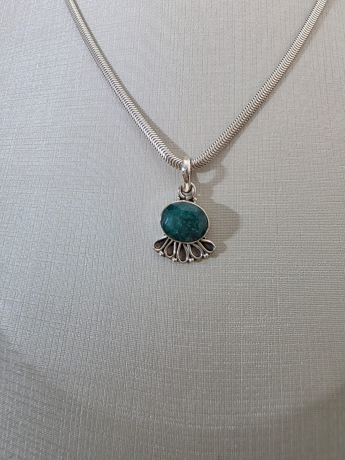 Pingente em Prata 925 e Esmeralda pgt125a