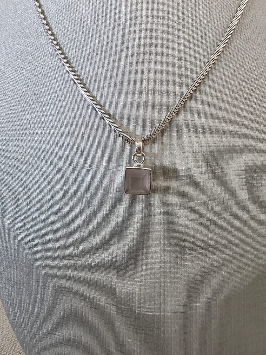 Pingente em Prata 925 e Quartzo Rosa pgt131c