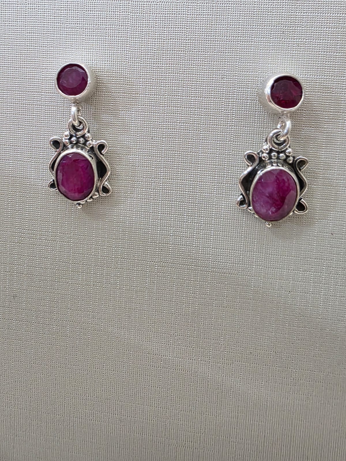 Brinco em Prata 925 e Rubi bf256a