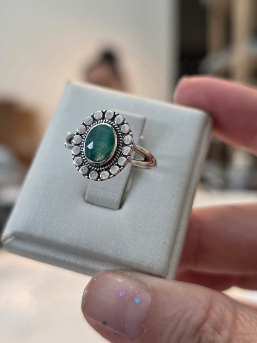 Anel de Prata 925 e Esmeralda Af386b