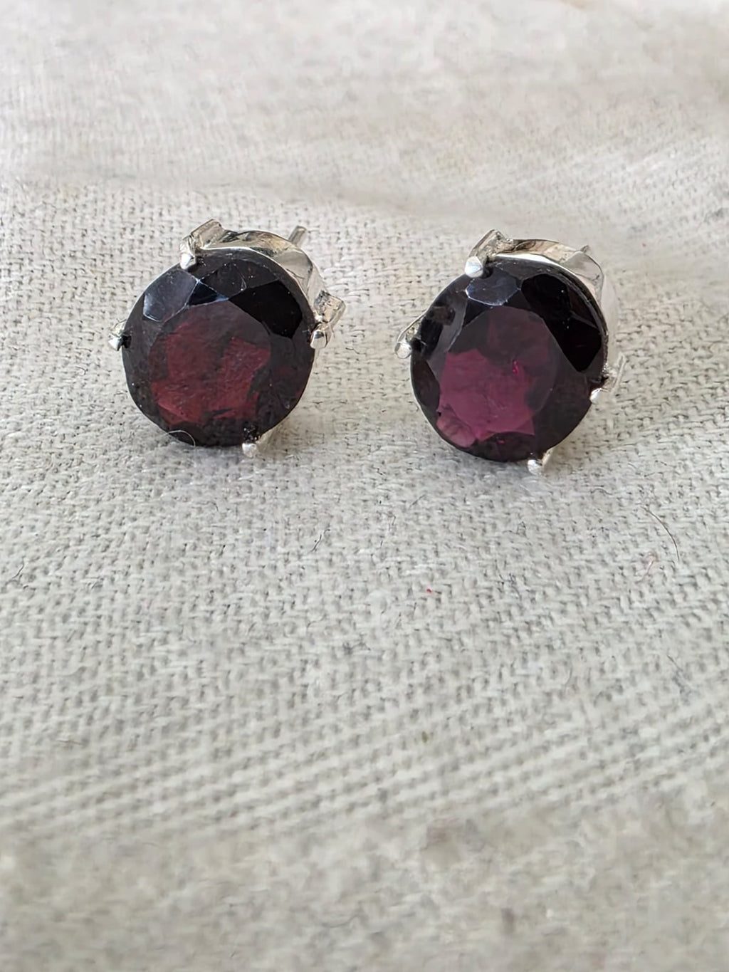 Brinco em Prata 925 e Granada 267